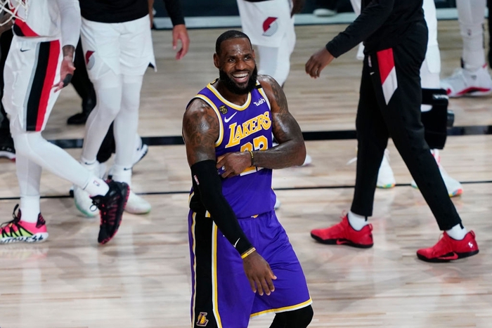LeBron James bật Playoffs Mode, Los Angeles Lakers giành chiến thắng thuyết phục trước Portland Trail Blazers - Ảnh 1.