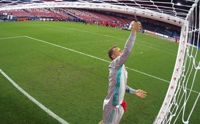 Thủ thành Neuer đem về chiến lợi phẩm đặc biệt sau chiến thắng trước PSG - Ảnh 3.