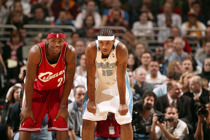 Nhìn lại chặng đường gần 2 thập kỷ đồng hành của đôi tri kỉ LeBron James và Carmelo Anthony - Ảnh 1.