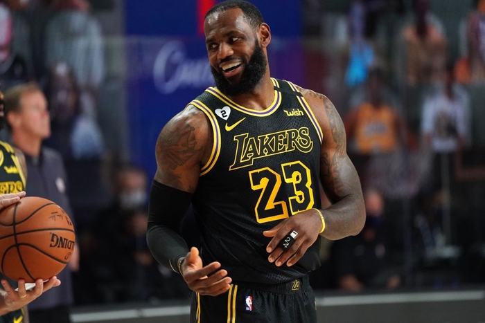 Los Angeles Lakers hủy diệt Portland Trail Blazers trong &quot;Ngày Kobe&quot; với phong độ rực sáng của LeBron James - Ảnh 2.