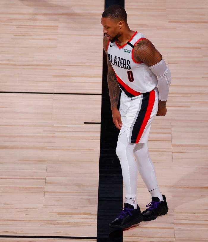 Giữa muôn vàn sóng gió ở NBA, Damian Lillard chính thức lên đường rời khu cách ly - Ảnh 1.