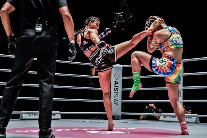 &quot;Nữ hoàng Muay&quot; Stamp Fairtex thua sốc, chính thức mất sạch đai vô địch tại ONE Championship - Ảnh 5.