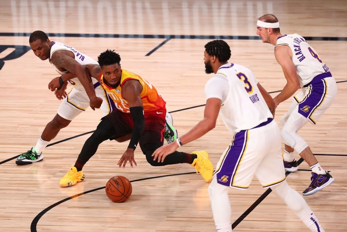 Trở lại với 42 điểm, Anthony Davis giúp Los Angeles Lakers giành chiến thắng thuyết phục trước Utah Jazz - Ảnh 3.