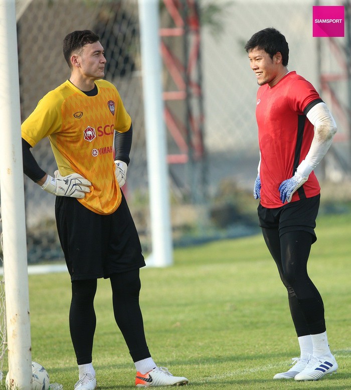 Văn Lâm tiếp tục không thi đấu cho Muangthong, dành thời gian đi chơi với Yến Xuân - Ảnh 2.