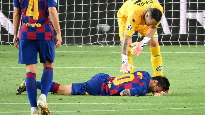 Cận cảnh tình huống Messi bị phạm lỗi khiến cả thế giới nín thở: Đối phương đá ngay phần siêu nhạy cảm, dễ tổn thương nhất - Ảnh 2.