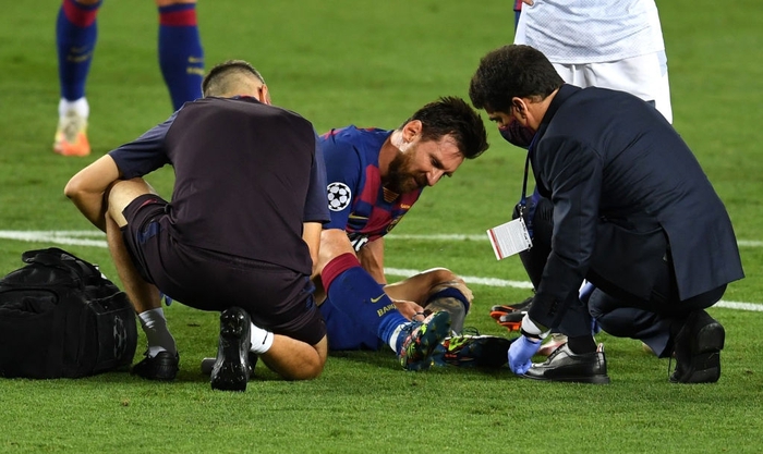 Cận cảnh tình huống Messi bị phạm lỗi khiến cả thế giới nín thở: Đối phương đá ngay phần siêu nhạy cảm, dễ tổn thương nhất - Ảnh 4.
