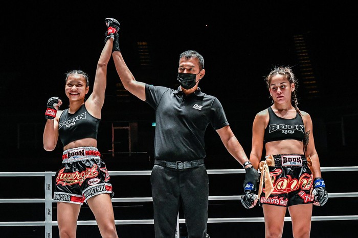 &quot;Thần đồng&quot; làng Muay của Thái Lan giành chiến thắng thuyết phục trong ngày ra mắt ONE Championship - Ảnh 5.