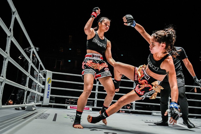 &quot;Thần đồng&quot; làng Muay của Thái Lan giành chiến thắng thuyết phục trong ngày ra mắt ONE Championship - Ảnh 3.