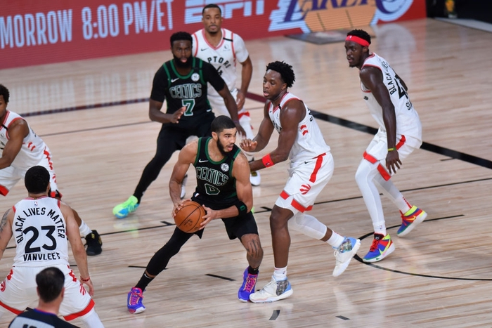 Giành chiến thắng nghẹt thở ở game 7, Boston Celtics chính thức biến Toronto Raptors thành cựu vương - Ảnh 1.