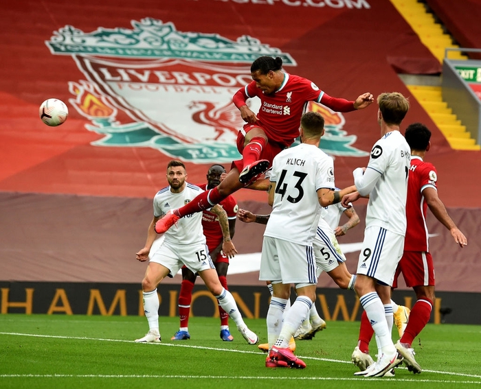Cú sốc suýt xảy ra ngày mở màn Ngoại hạng Anh: ĐKVĐ Liverpool thắng thót tim đối thủ tân binh ở trận cầu 7 bàn thắng - Ảnh 4.