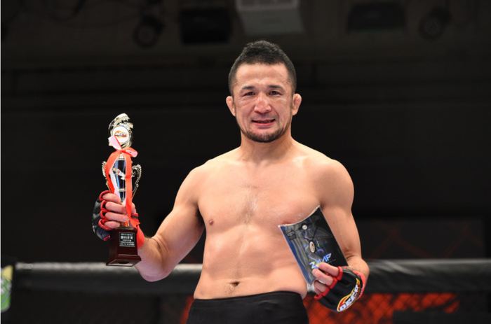 Trở lại sau 4 năm nghỉ thi đấu, huyền thoại MMA Nhật Bản khiến đối thủ phải rời sân bằng cáng - Ảnh 5.