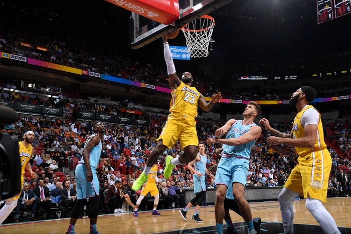 Los Angeles Lakers đối đầu Miami Heat: Trận chung kết NBA kỳ lạ nhất - Ảnh 4.