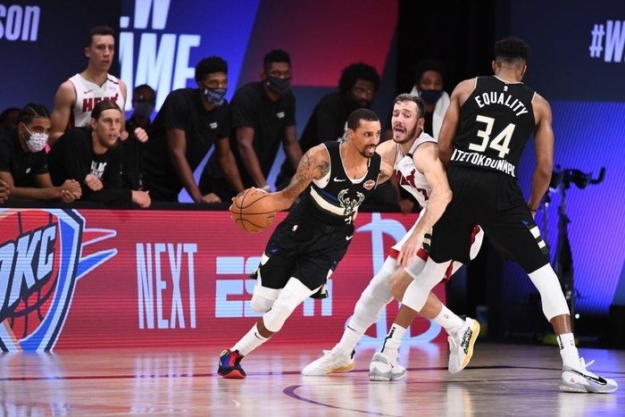 Phản ứng của cộng đồng NBA trước quyết định khó hiểu từ trọng tài ở những giây cuối Game 2 giữa Milwaukee Bucks và Miami Heat - Ảnh 1.