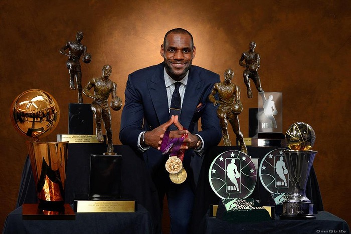 LeBron James: “Người gác đền” vĩ đại của đỉnh cao chói lọi nhất NBA - Ảnh 8.