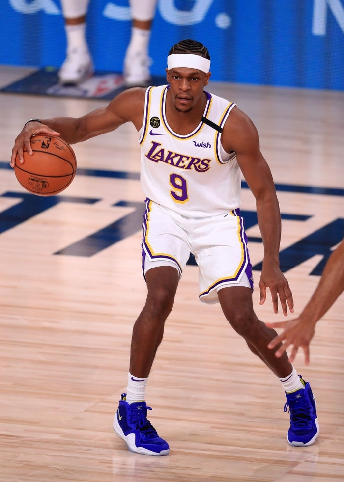 Chiến thắng trước Houston Rockets đưa bộ đôi &quot;lão tướng&quot; của Los Angeles Lakers đến những cột mốc mới trong sự nghiệp - Ảnh 3.