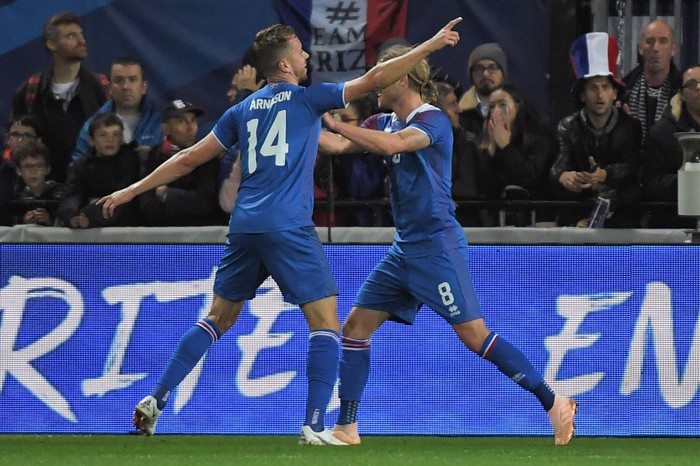 Nhà vô địch thế giới Pháp thoát thua hú vía nhờ bàn thắng phút 90 của Mbappe - Ảnh 4.