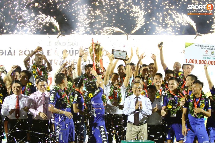 Chung kết Cúp Quốc gia 2018: Bình Dương nâng cao Cúp vô địch sau 3 năm chờ đợi - Ảnh 1.