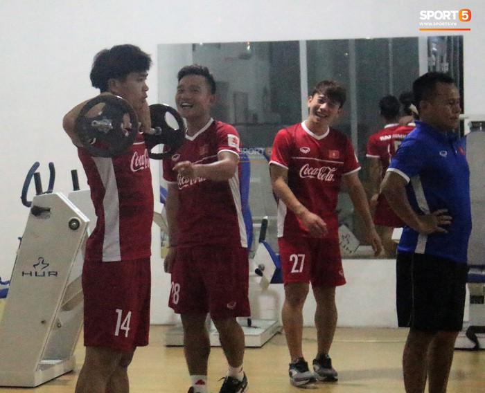 HLV Park Hang-seo nghiêm khắc với tuyển thủ Đội tuyển Việt Nam khi tập gym - Ảnh 13.