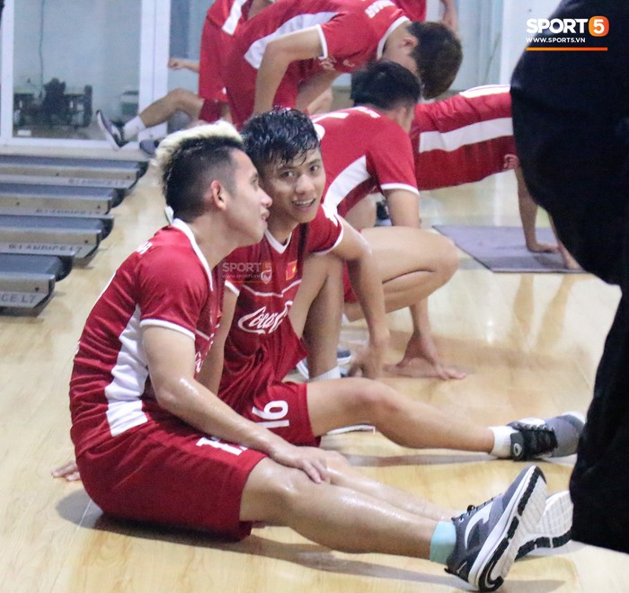 HLV Park Hang-seo nghiêm khắc với tuyển thủ Đội tuyển Việt Nam khi tập gym - Ảnh 14.