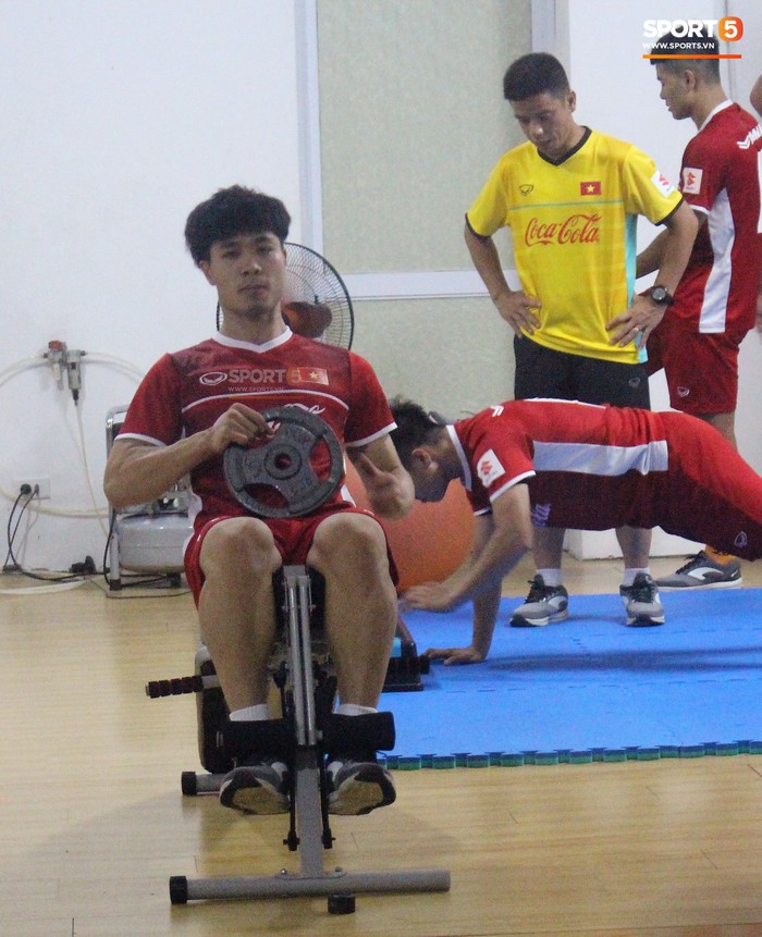 HLV Park Hang-seo nghiêm khắc với tuyển thủ Đội tuyển Việt Nam khi tập gym - Ảnh 7.