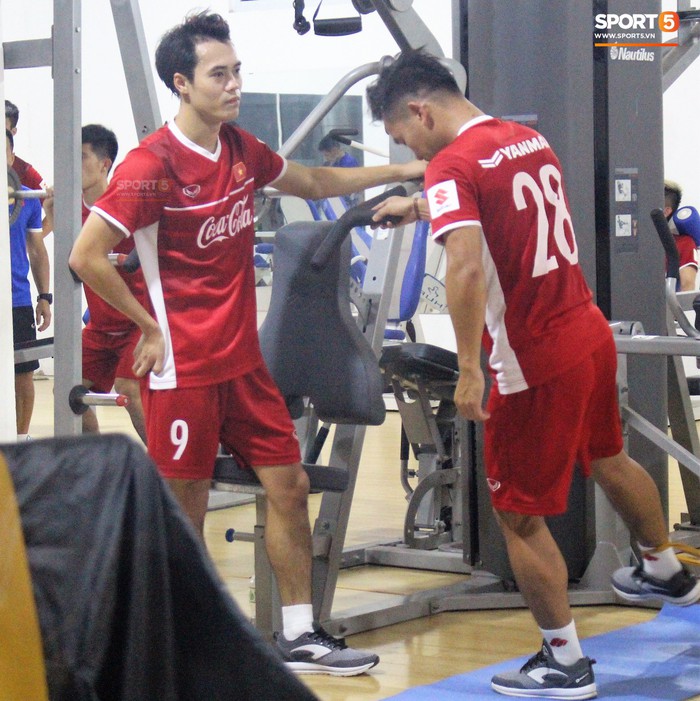 HLV Park Hang-seo nghiêm khắc với tuyển thủ Đội tuyển Việt Nam khi tập gym - Ảnh 8.