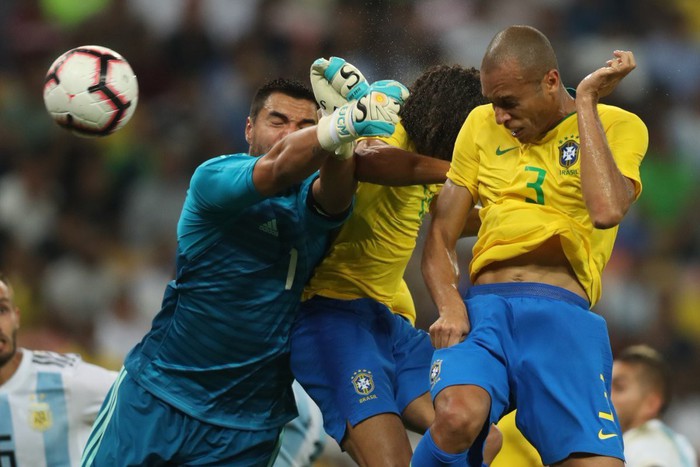 Hạ gục đại kình địch Argentina phút bù giờ, Neymar và các đồng đội hớn hở nâng cúp vô địch - Ảnh 6.