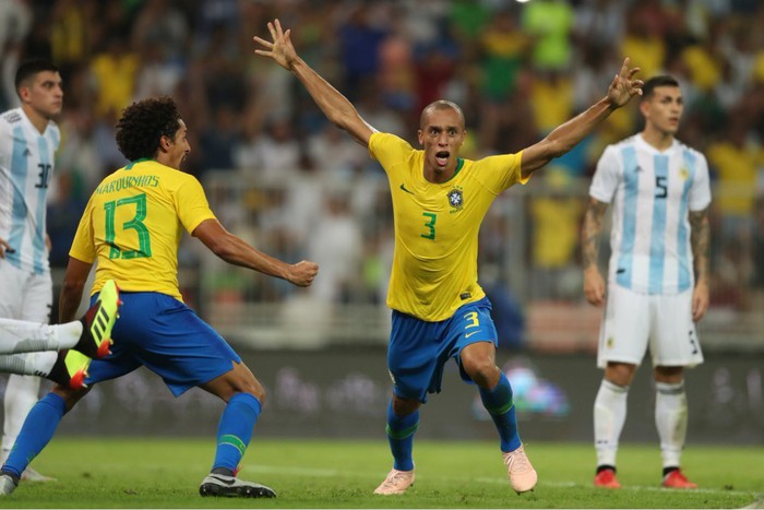 Hạ gục đại kình địch Argentina phút bù giờ, Neymar và các đồng đội hớn hở nâng cúp vô địch - Ảnh 7.