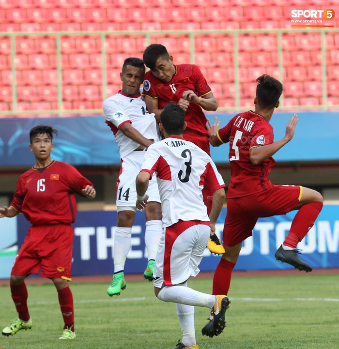Hành động đáng trân trọng của đội trưởng U19 Việt Nam trước khi nhập viện - Ảnh 8.