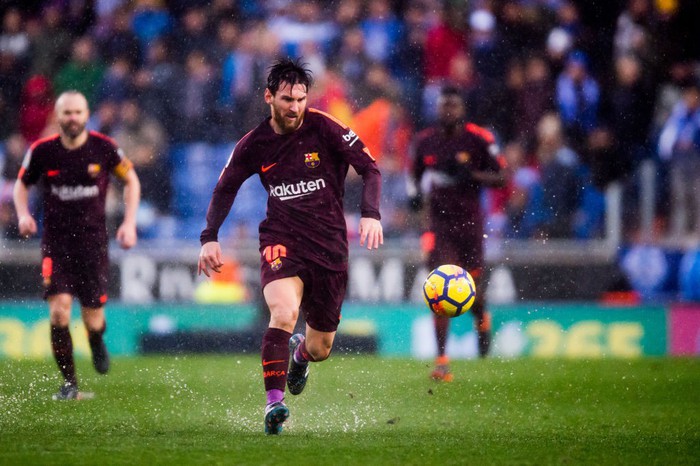 Khó tin: Lionel Messi từng suýt bị Barca bán - Ảnh 1.
