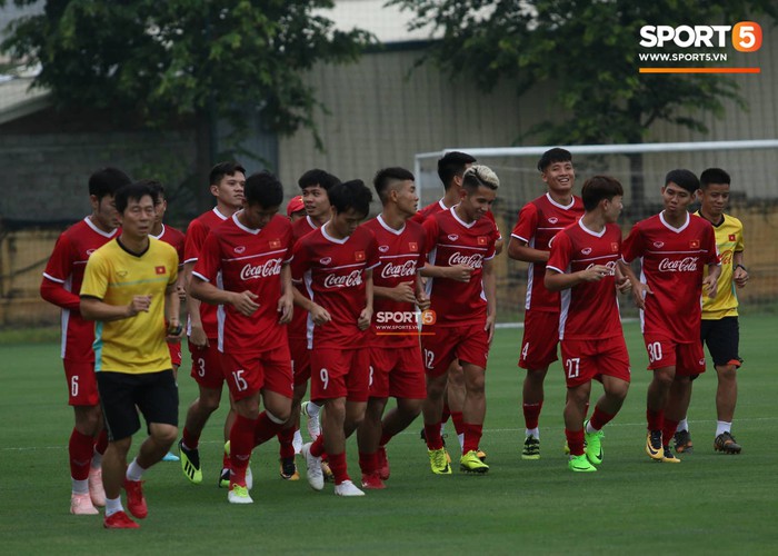 Trợ lý HLV Park Hang-seo tiết lộ bí quyết cải thiện thể lực của đội tuyển Việt Nam - Ảnh 2.