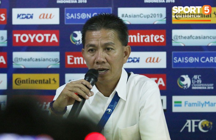HLV Hoàng Anh Tuấn: U19 Việt Nam chơi tự ti, không dám tấn công trước Australia - Ảnh 1.