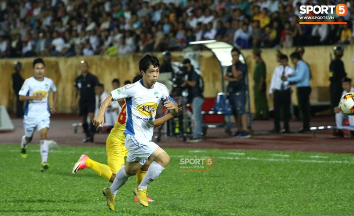 Nam Định 0-2 HAGL: Công Phượng tỏa sáng giúp đội bóng phố núi trụ hạng thành công - Ảnh 2.