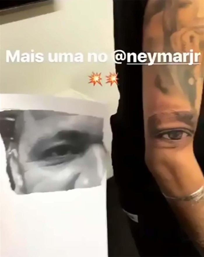 Nghiện Siêu anh hùng, Neymar tậu ngay hình xăm Batman lẫn Spider Man trên lưng - Ảnh 5.