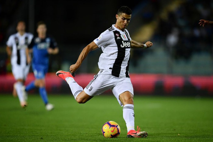 Ronaldo lập tuyệt phẩm sút xa giúp Juventus thắng ngược hú vía - Ảnh 4.