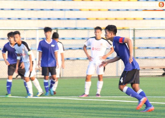 Huyền thoại AFF Cup Dương Hồng Sơn vỡ òa trong ngày có danh hiệu đầu tiên trong sự nghiệp huấn luyện - Ảnh 8.