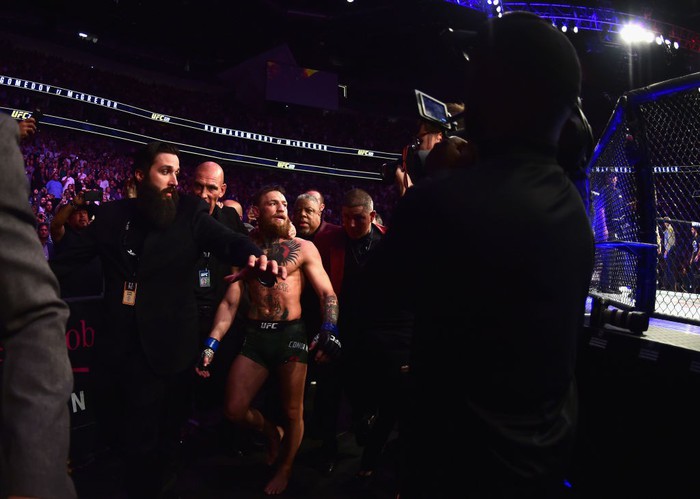 Gã điên McGregor thua đau trong lần trở lại MMA, tạo ra vụ ẩu đả chưa từng có trong lịch sử UFC - Ảnh 9.