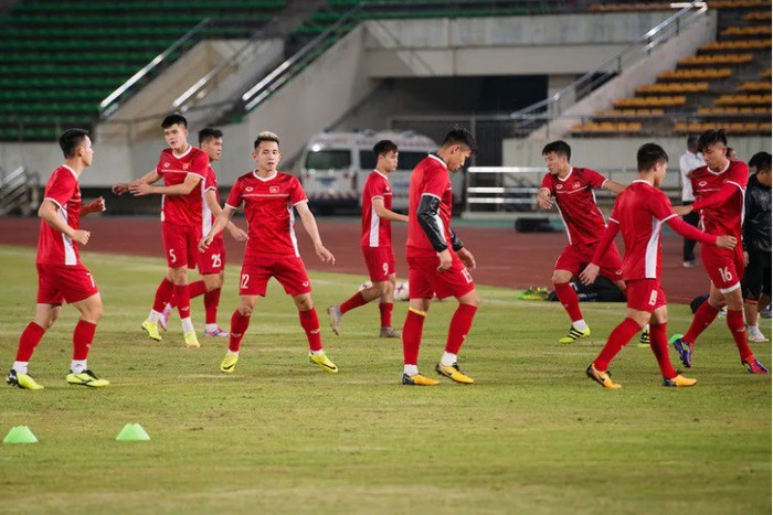Việt Nam ngước nhìn Thái Lan trên bảng xếp hạng chiều cao AFF Cup 2018 - Ảnh 3.