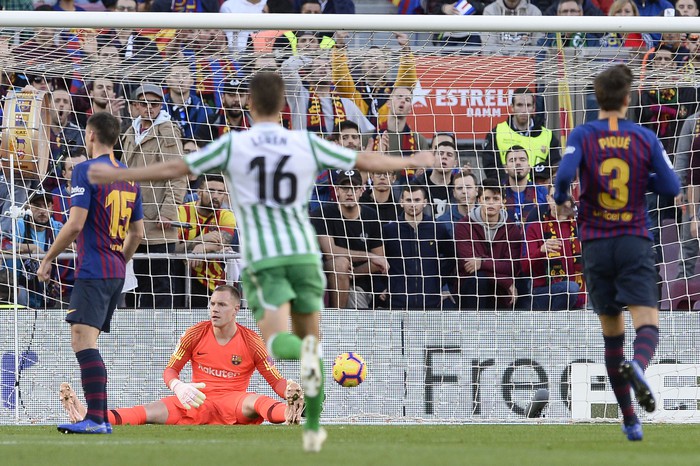 Messi trở lại và ghi bàn, Barca vẫn thua tủi hổ ngay trên sân nhà - Ảnh 3.