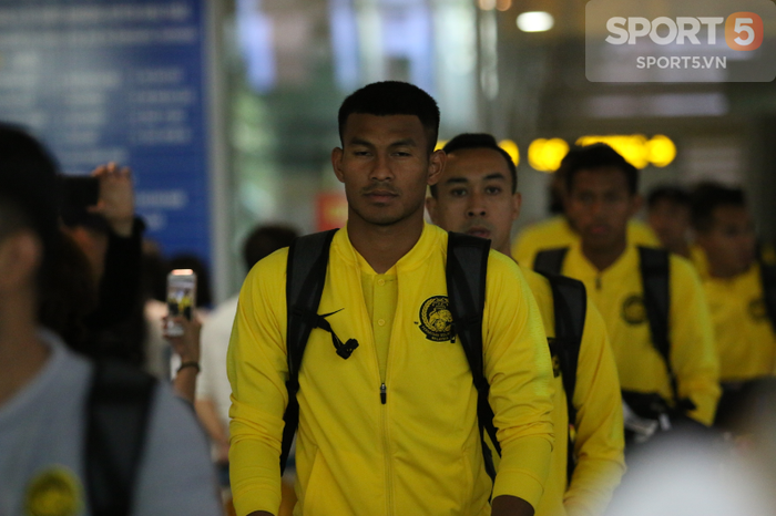 Đội tuyển Malaysia gặp sự cố ngay khi vừa đặt chân đến Việt Nam - Ảnh 7.