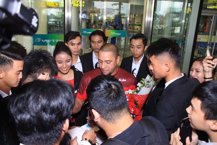 Huyền thoại bóng đá Roberto Carlos đến Hà Nội, dự khán trận đấu Việt Nam và Malaysia - Ảnh 4.