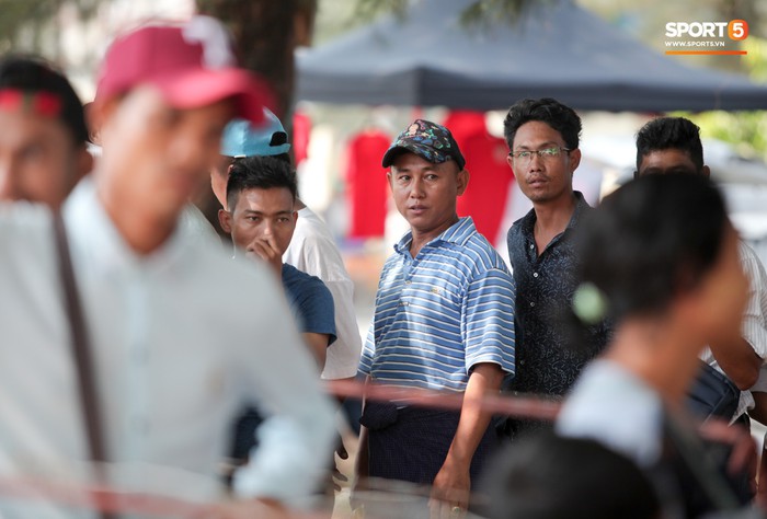 Kiều nữ Myanmar sợ phụ huynh phát hiện vì trốn đi mua vé xem trận gặp Việt Nam - Ảnh 9.