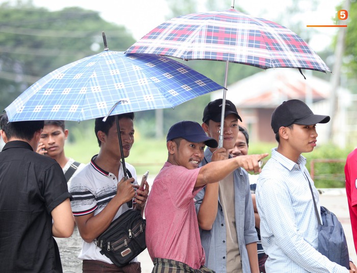 Kiều nữ Myanmar sợ phụ huynh phát hiện vì trốn đi mua vé xem trận gặp Việt Nam - Ảnh 11.