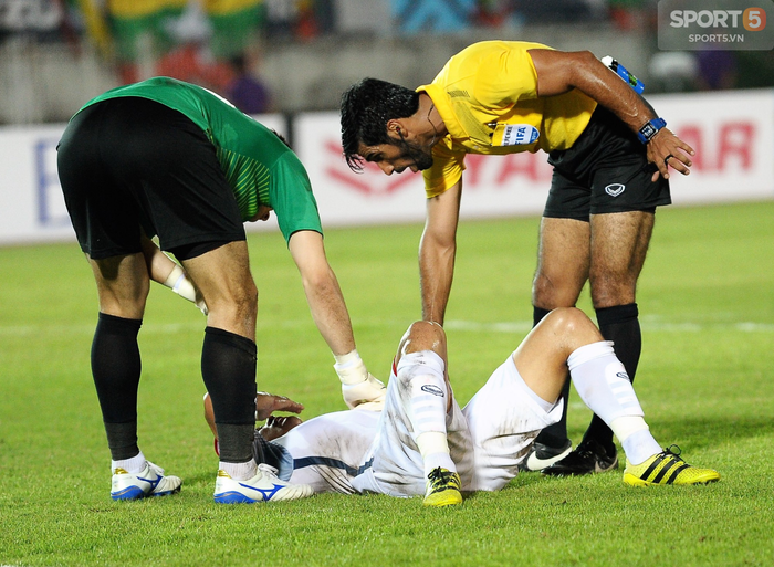 Fan xót xa khi tuyển thủ Việt Nam liên tục ngã sấp mặt trong trận đấu Myanmar - Ảnh 3.