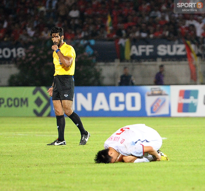 Fan xót xa khi tuyển thủ Việt Nam liên tục ngã sấp mặt trong trận đấu Myanmar - Ảnh 9.