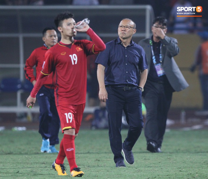 VFF tăng giá vé xem Việt Nam đá bán kết AFF Cup 2018, bán toàn bộ qua mạng - Ảnh 2.