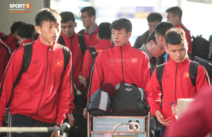 Tuyển Việt Nam đổi kế hoạch tập luyện cho bán kết AFF Cup 2018 vì bão số 9 - Ảnh 1.