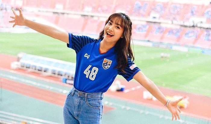 AFF Cup 2018: Fan nữ của đội tuyển nào xinh đẹp nhất? - Ảnh 8.