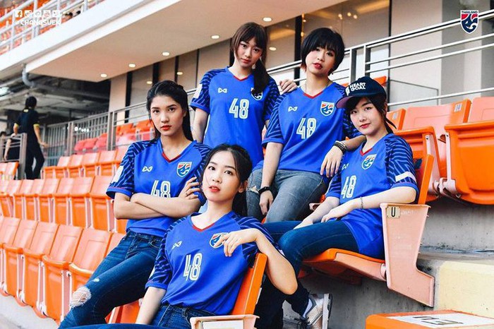 AFF Cup 2018: Fan nữ của đội tuyển nào xinh đẹp nhất? - Ảnh 11.