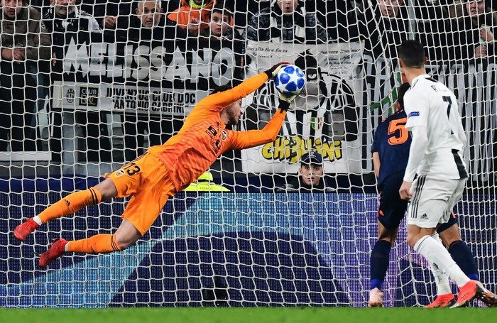 Vua đệm bóng Ronaldo biến thành vua dọn cỗ giúp Juventus ca khúc khải hoàn ở Champions League - Ảnh 10.