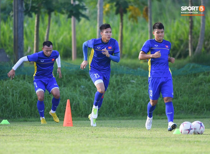 Tuyển Việt Nam tập luyện ở không gian yên bình như trong phim trước trận bán kết AFF Cup 2018 - Ảnh 2.